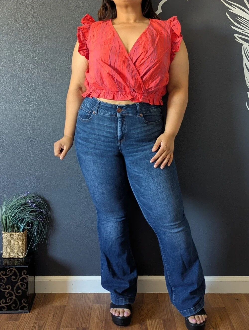 Universal Thread Crop Ruffle Top - Picture 1 of 9